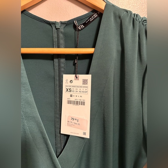 Green shiny jumpsuit - Picture 9 of 12